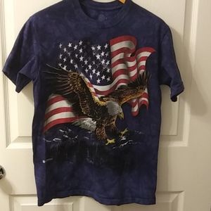 The Mountain eagle flag tee